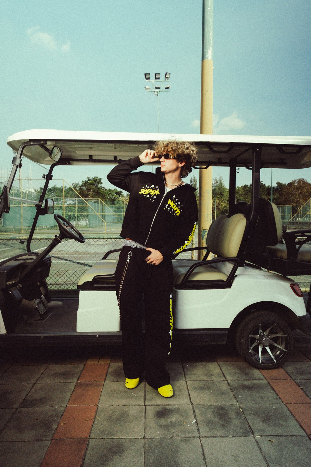 CROPPED HOOD - BLACK